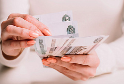 Компенсация работникам за медосмотр не облагается НДФЛ, но облагается взносами