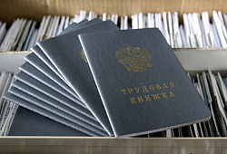 Если запись об образовании не вмещается в трудовую книжку, заводить вкладыш не надо