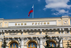Сотрудники ЦБ начали проводить обыски, а за иностранцев стали штрафовать