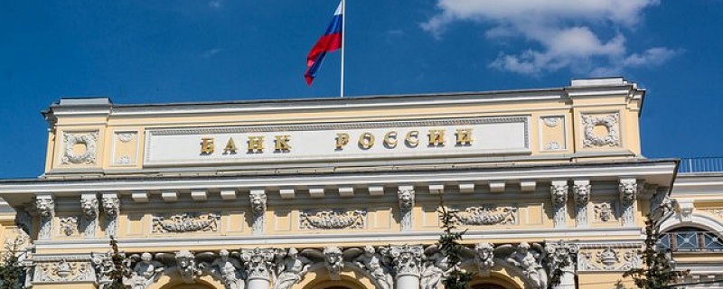 Сотрудники ЦБ начали проводить обыски, а за иностранцев стали штрафовать