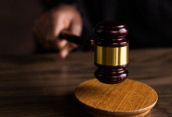 Компенсацию за задержку зарплаты обяжут платить, даже если она взыскана через суд